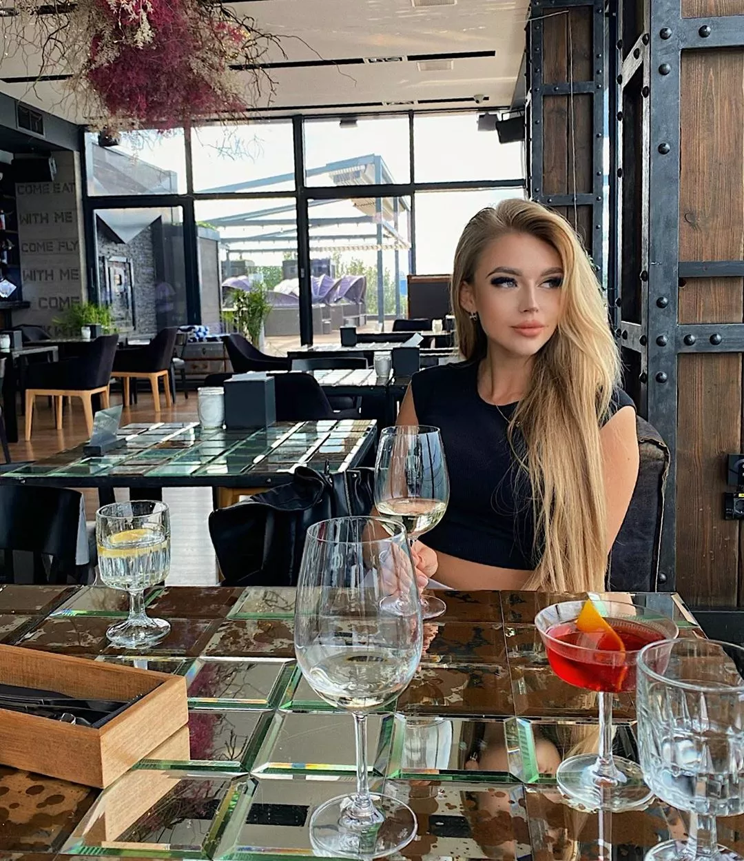 Piękna gwiazda disco polo w samym bikini w ukraińskim kurorcie! Pokazała ciało warte grzechu!